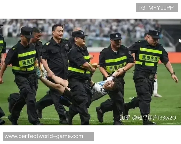 西甲激战：AC米兰与里昂战平争议判罚引发全场热议